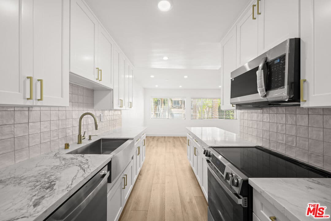2 bd, 2 ba Townhouse in Beverly Hills, CA — $5,400/mo — photo 1