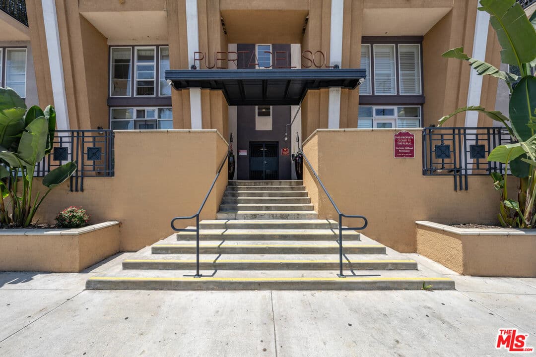 4 bd, 2 ba Condo in Los Angeles, CA — $3,650/mo — photo 2