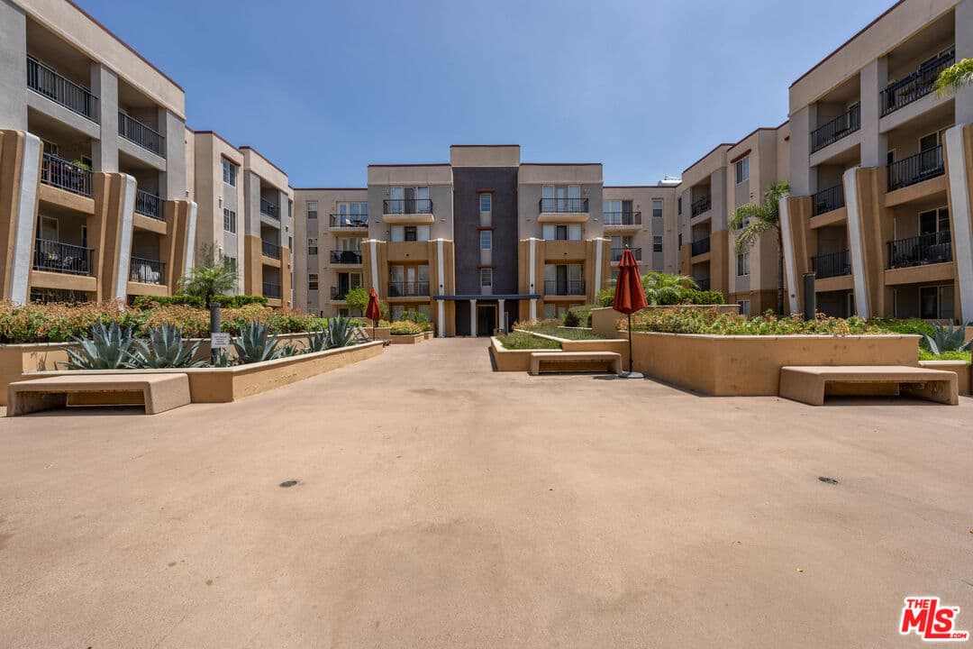 4 bd, 2 ba Condo in Los Angeles, CA — $3,650/mo — photo 1