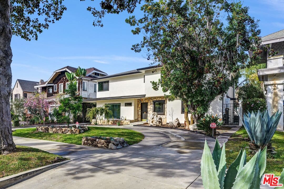3 bd, 5 ba House in Los Angeles, CA — $8,000/mo — photo 2