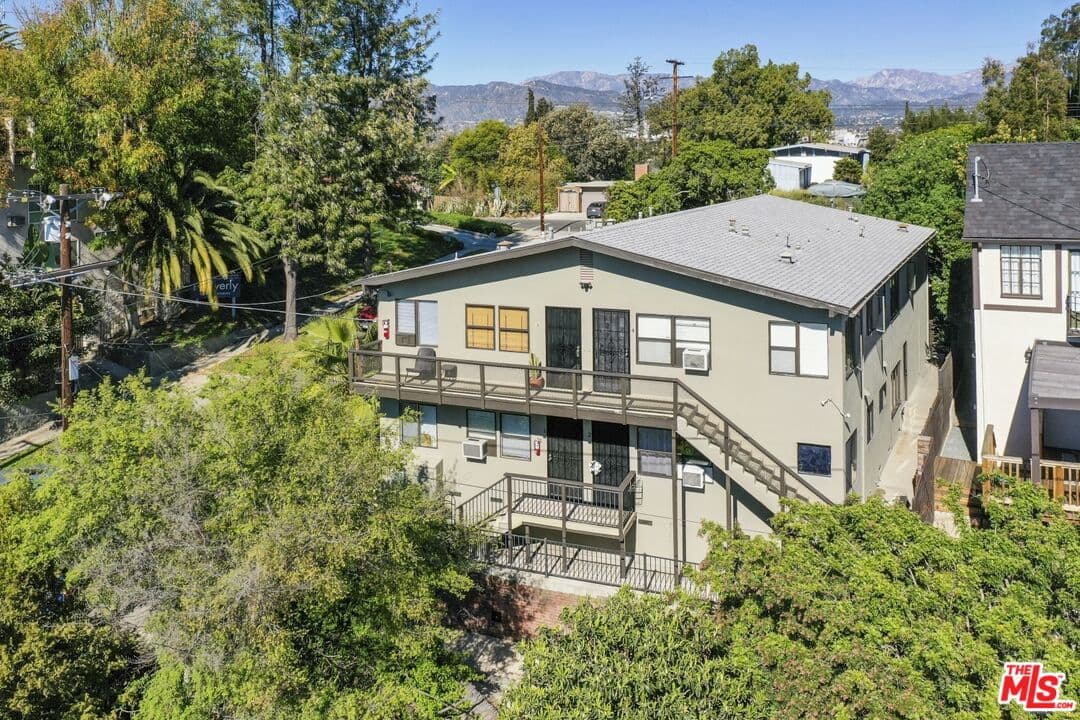 1 bd, 1 ba Townhouse in Los Angeles, CA — $2,600/mo — photo 1