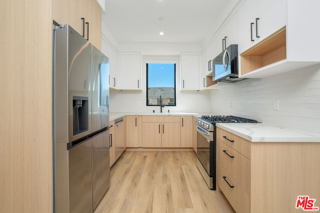 4 bd, 5 ba Townhouse in Los Angeles, CA — $6,995/mo — photo 1