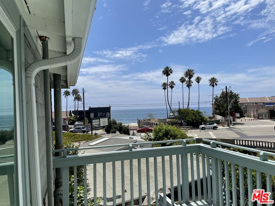 1 bd, 1 ba Townhouse in Malibu, CA — $4,000/mo — photo 1