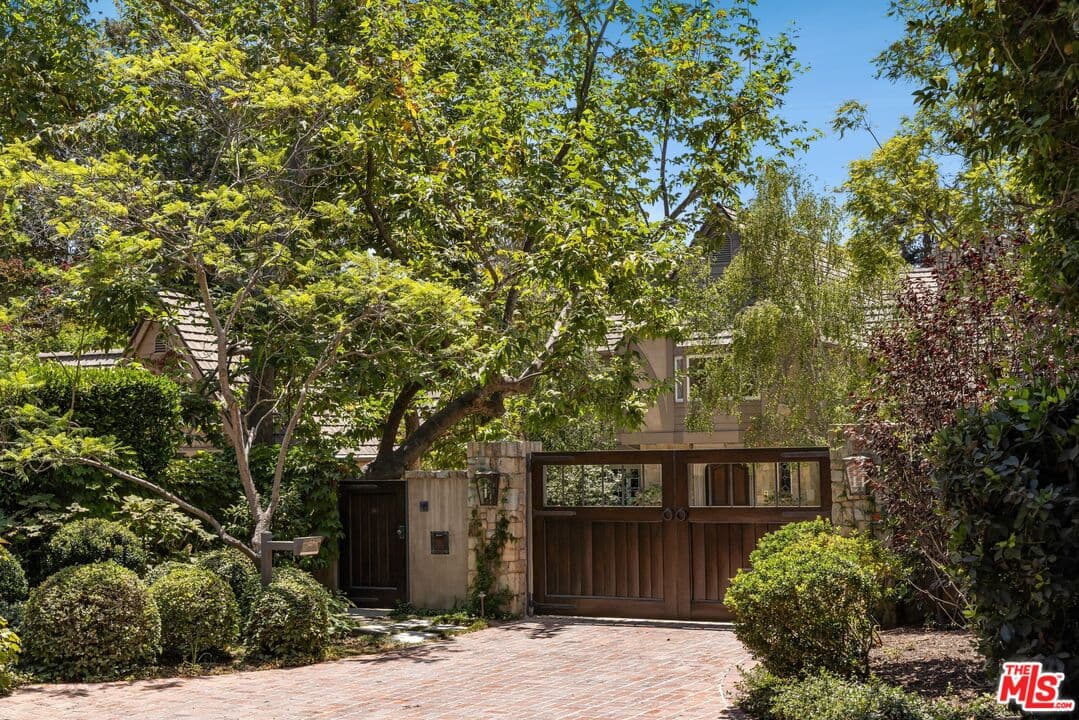 5 bd, 7 ba House in Los Angeles, CA — $50,000/mo — photo 2