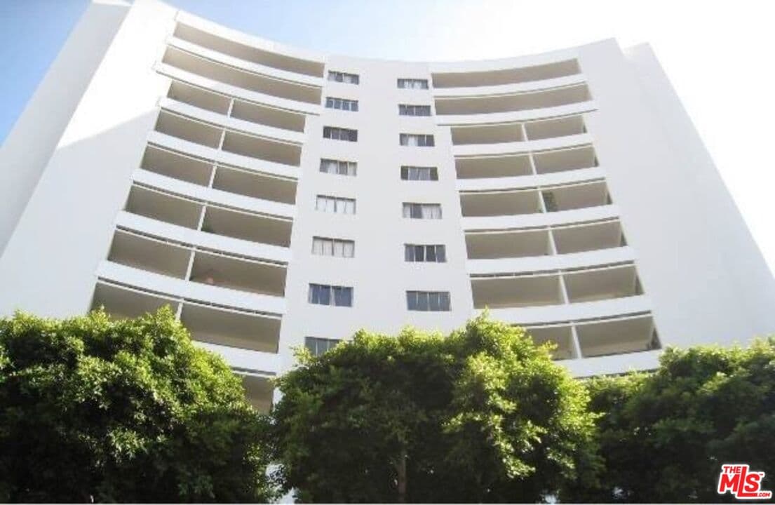 1 bd, 2 ba Condo in Los Angeles, CA — $6,000/mo — photo 1