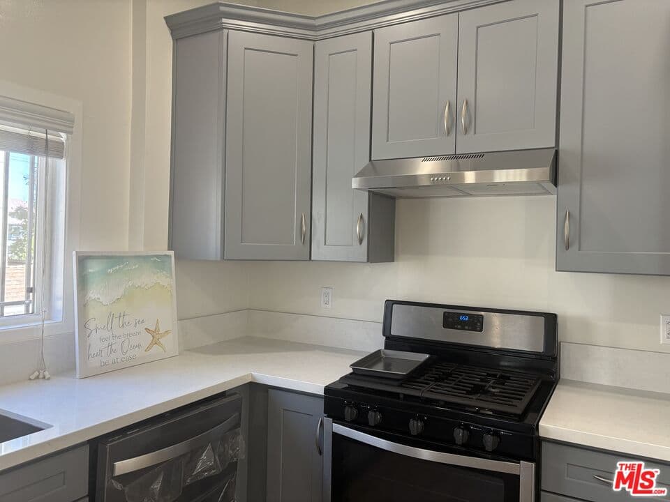 2 bd, 2 ba Townhouse in Los Angeles, CA — $2,950/mo — photo 2
