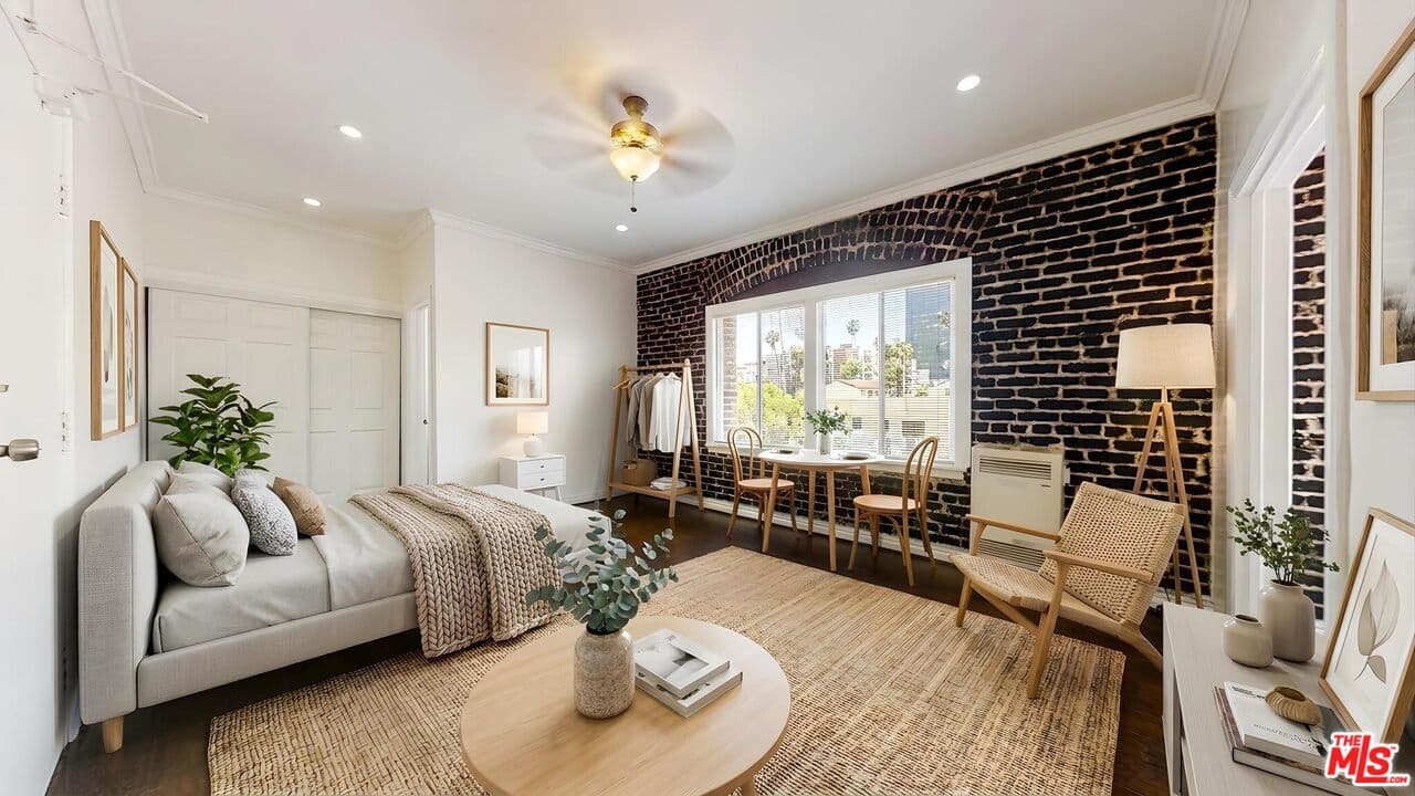 Studio, 1 ba Apartment in Los Angeles, CA — $1,399/mo — photo 2