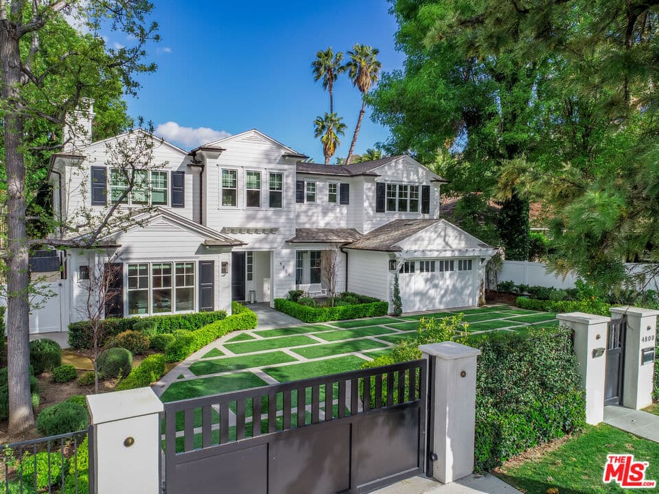 7 bd, 8 ba House in Encino, CA — $29,500/mo — photo 2