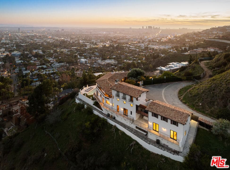 6 bd, 8 ba House in Los Angeles, CA — $50,000/mo — photo 2