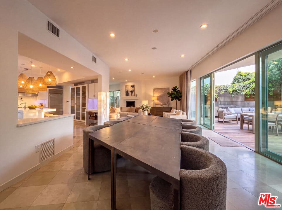 5 bd, 5 ba House in Santa Monica, CA — $34,000/mo — photo 2