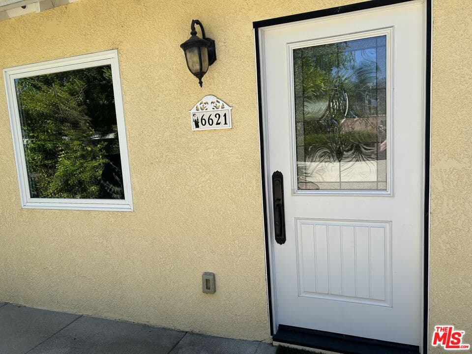 Studio House in Valley Glen — $2,185/mo