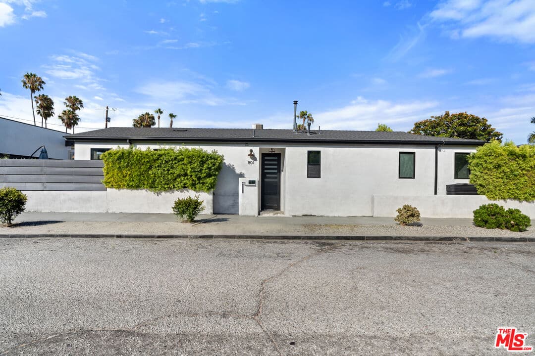 2 bd, 2 ba House in Los Angeles, CA — $8,500/mo — photo 2