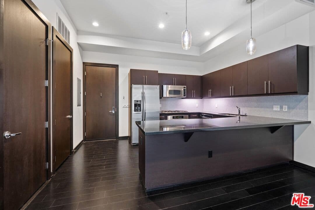 1 bd, 1 ba Condo in Los Angeles, CA — $2,600/mo — photo 2