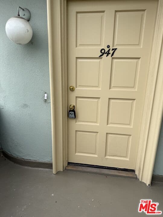 2 bd, 1 ba Apartment in Los Angeles, CA — $2,900/mo — photo 2