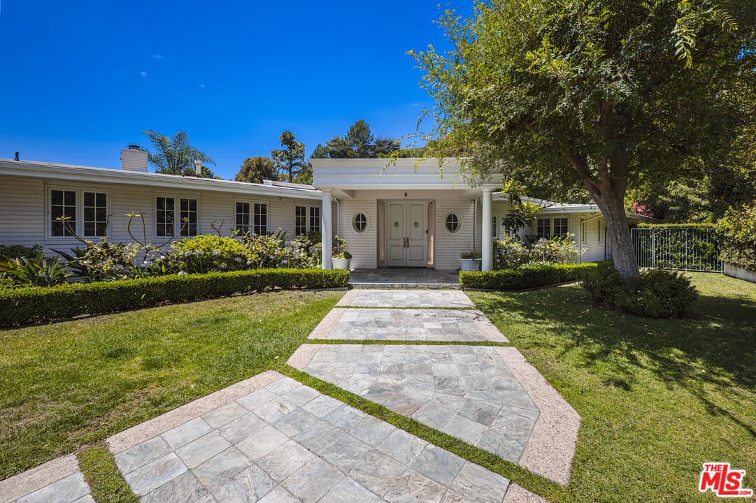 4 bd, 6 ba House in Beverly Hills, CA — $20,000/mo — photo 2
