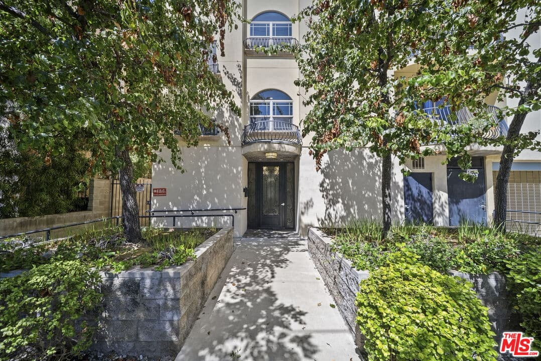 2 bd, 2 ba Condo in Valley Village, CA — $3,095/mo — photo 1
