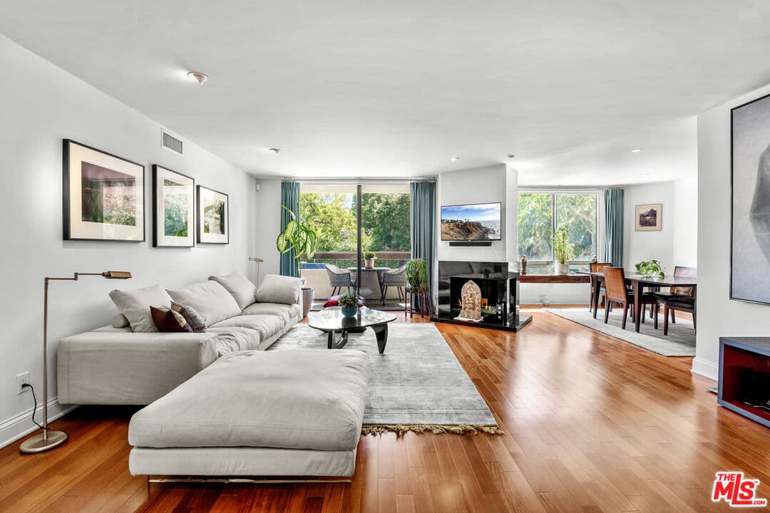 2 bd, 2 ba Condo in West Hollywood, CA — $5,500/mo — photo 2