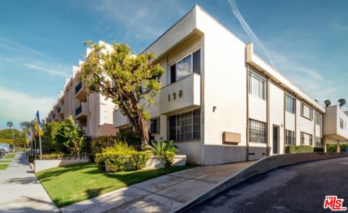 2 bd, 2 ba Apartment in Los Angeles, CA — $2,300/mo — photo 1