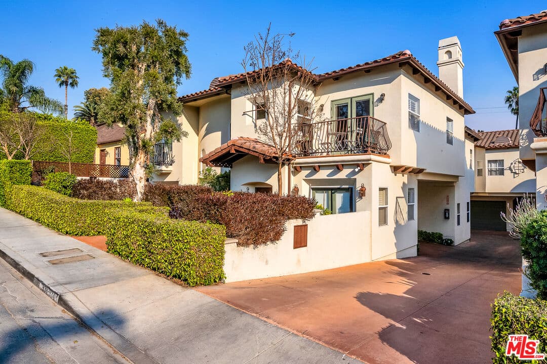 3 bd, 3 ba Townhouse in West Hollywood, CA — $7,300/mo — photo 2