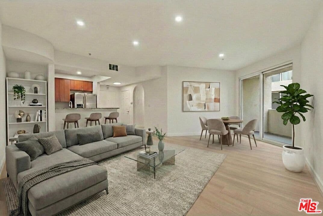 2BR Condo in Los Angeles β $2,950/mo