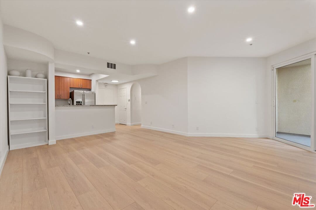 2 bd, 1 ba Condo in Los Angeles, CA — $2,950/mo — photo 2