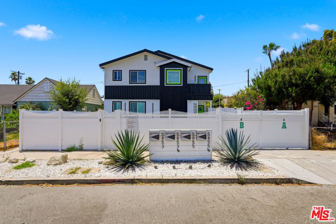 3 bd, 3 ba Townhouse in Los Angeles, CA — $3,899/mo — photo 2