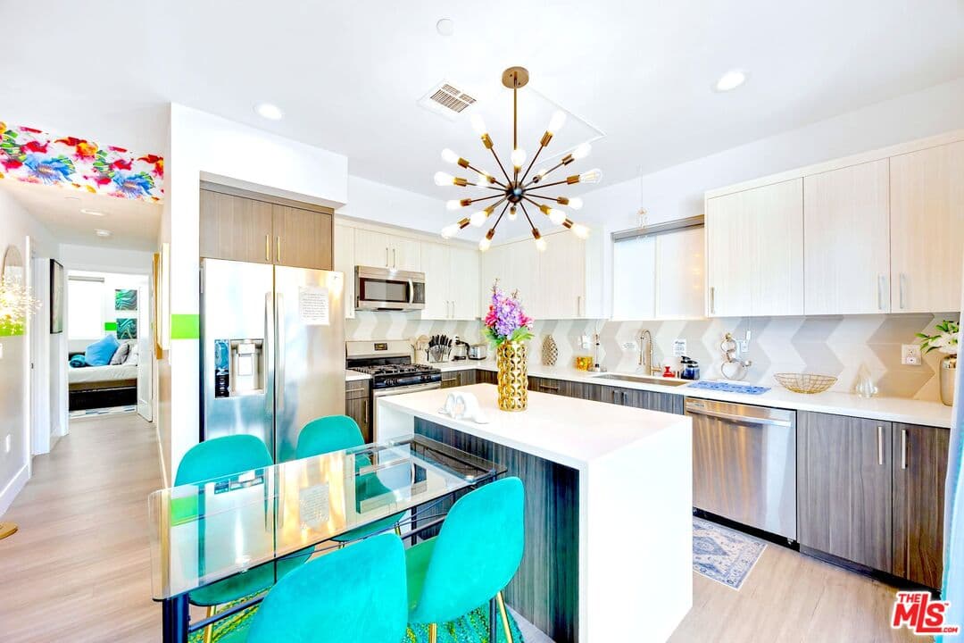 3 bd, 2 ba Townhouse in Los Angeles, CA — $3,899/mo — photo 2