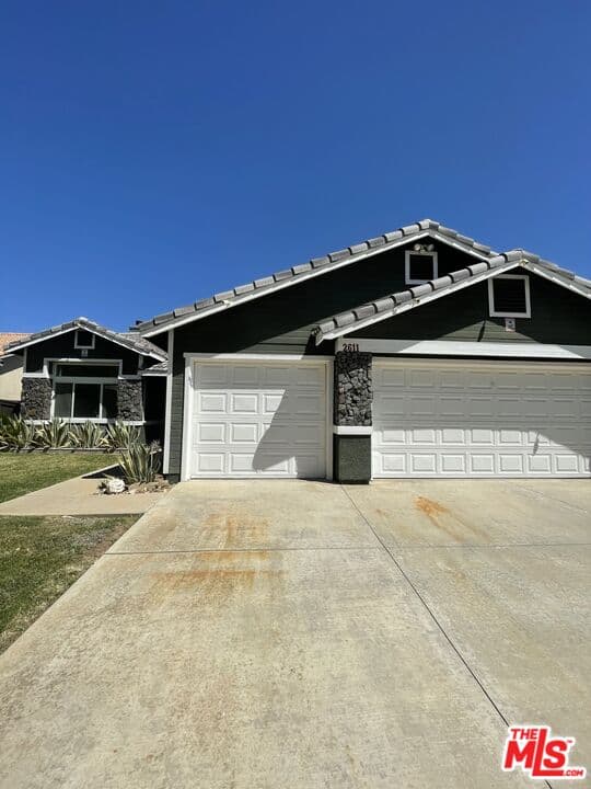 4 bd, 2 ba House in Palmdale, CA — $3,299/mo — photo 1