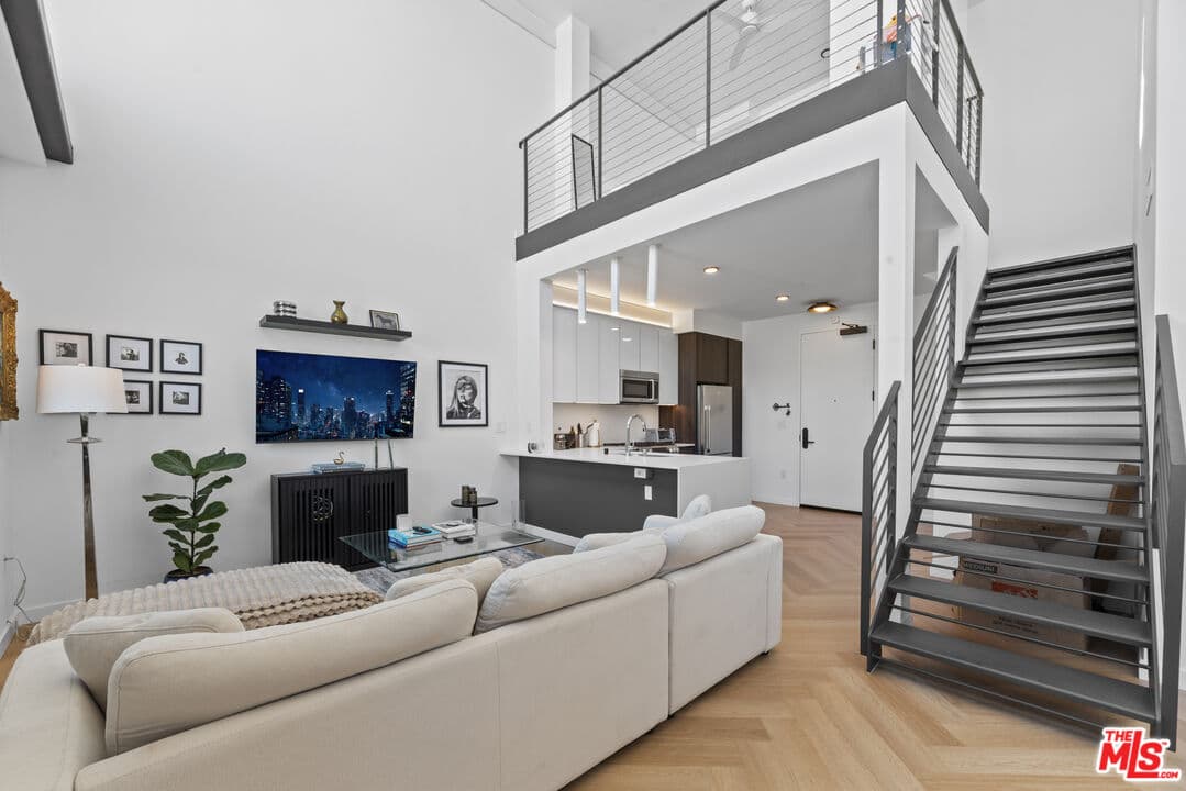 1 bd, 1 ba Apartment in Los Angeles, CA — $3,995/mo — photo 2