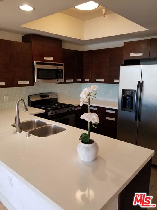 Studio, 1 ba Apartment in Los Angeles, CA — $2,395/mo — photo 2