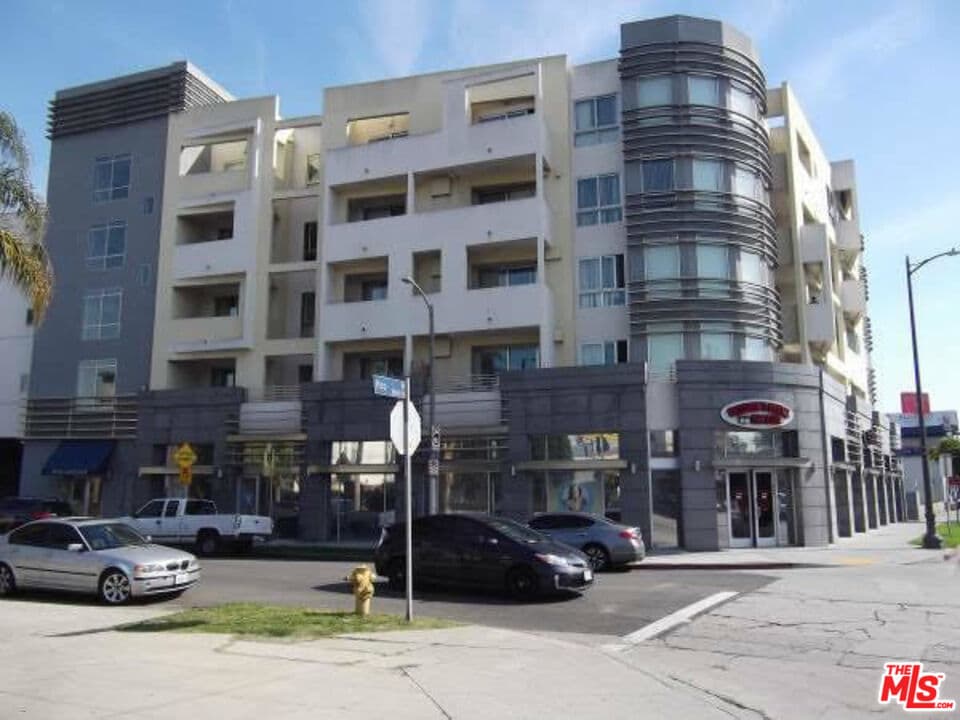 Studio, 1 ba Apartment in Los Angeles, CA — $2,395/mo — photo 1