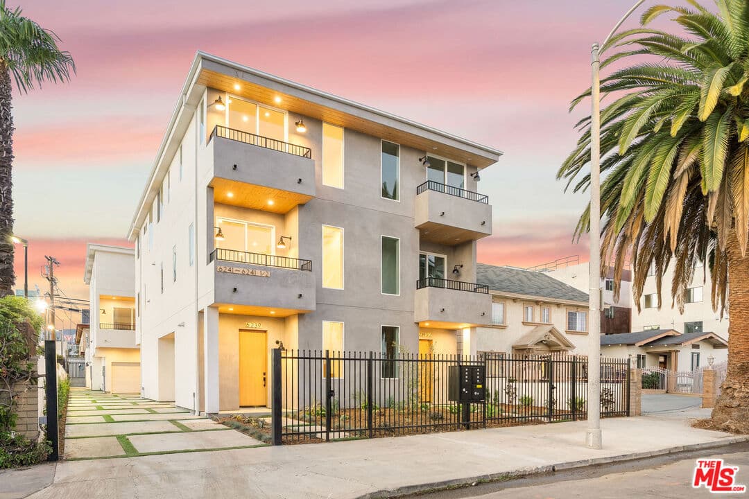 1 bd, 1 ba Townhouse in Los Angeles, CA — $2,200/mo — photo 1