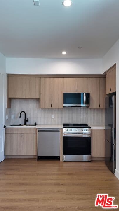 1 bd, 1 ba Townhouse in Los Angeles, CA — $2,200/mo — photo 2