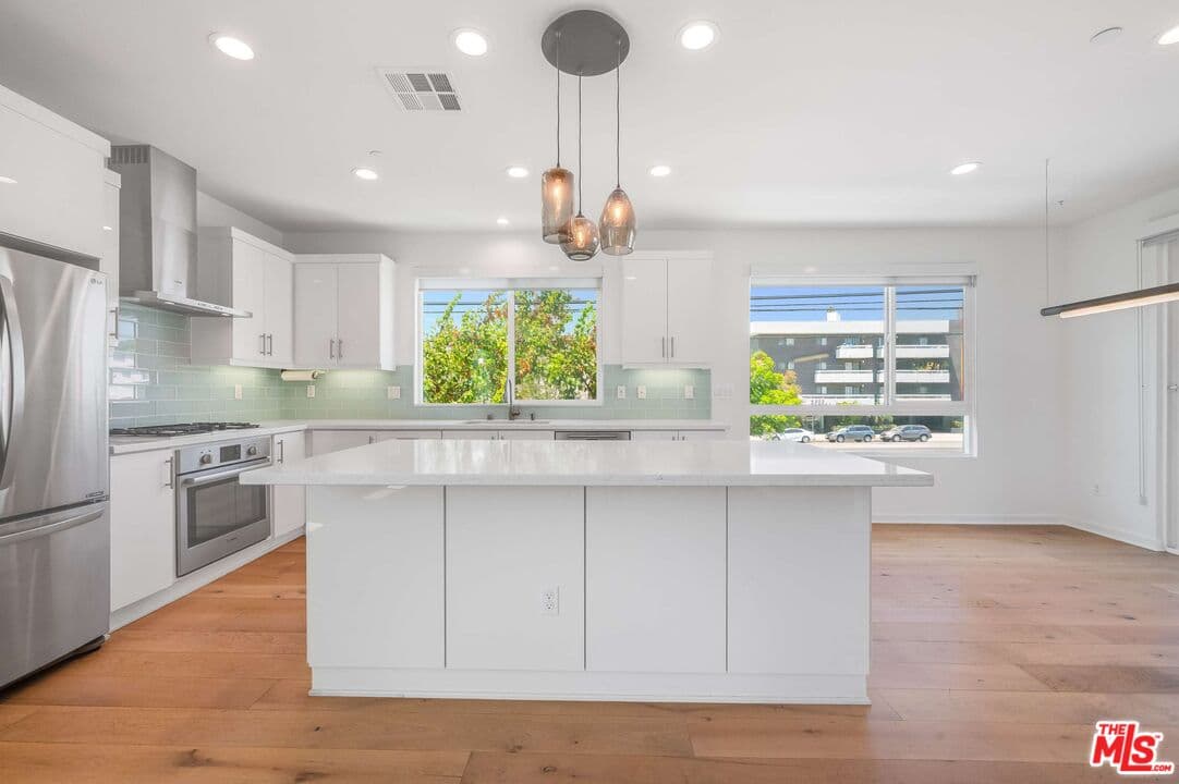 3 bd, 3 ba Townhouse in Los Angeles, CA — $5,500/mo — photo 1