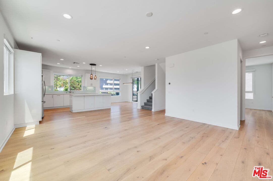 3 bd, 3 ba Townhouse in Los Angeles, CA — $5,500/mo — photo 2