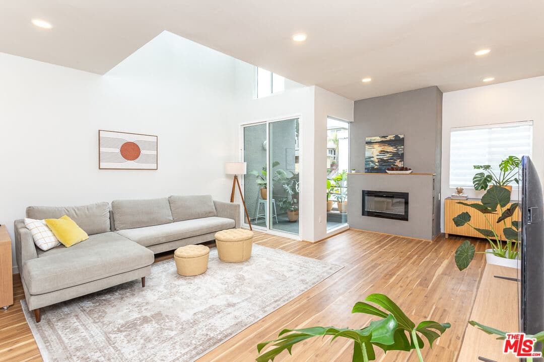 2 bd, 3 ba Condo in Los Angeles, CA — $5,495/mo — photo 1
