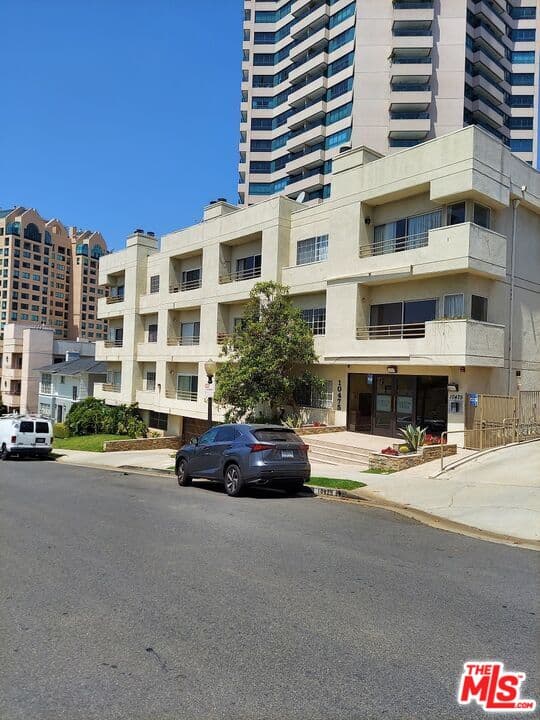 2 bd, 3 ba Condo in Los Angeles, CA — $4,350/mo — photo 1