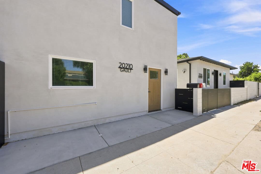 3 bd, 3 ba Apartment in Winnetka, CA — $3,600/mo — photo 2