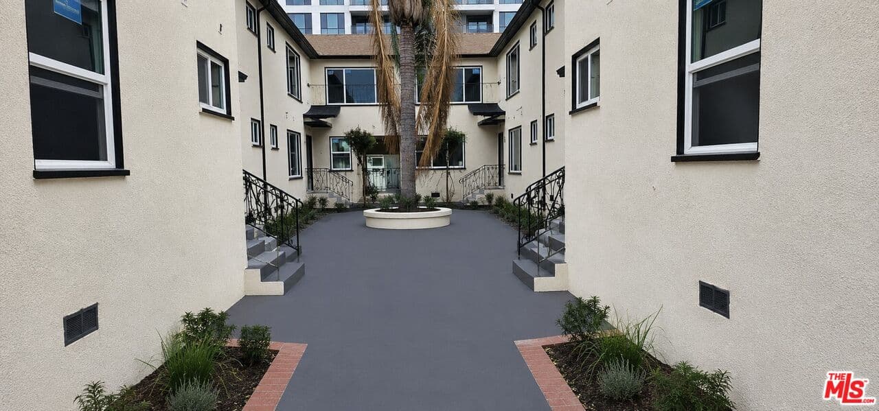 1 bd, 1 ba Apartment in Los Angeles, CA — $2,000/mo — photo 1