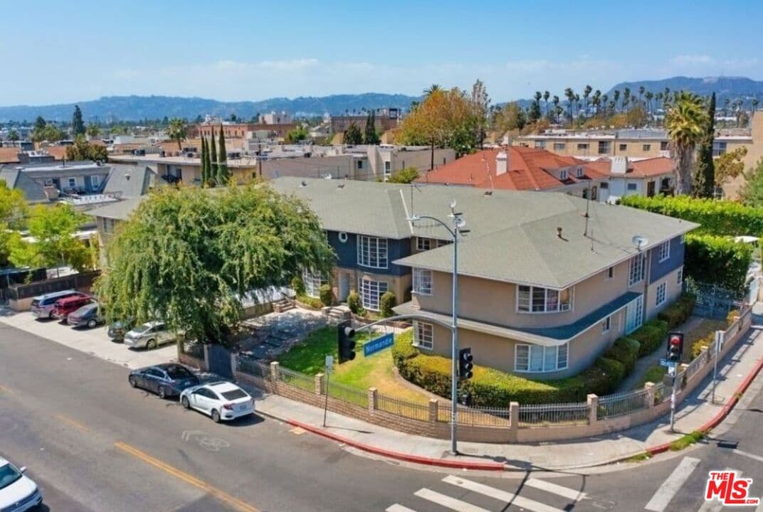 2 bd, 1 ba House in Los Angeles, CA — $2,850/mo — photo 1