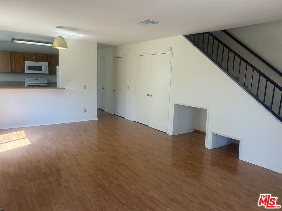 2 bd, 2 ba Condo in Los Angeles, CA — $2,855/mo — photo 2