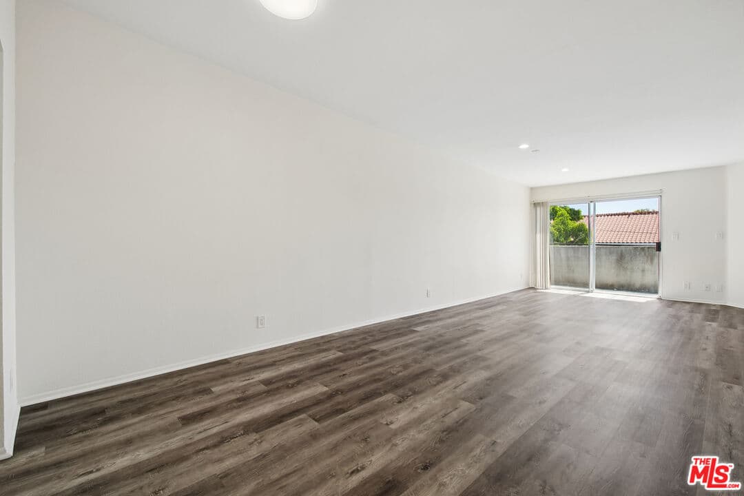 2 bd, 2 ba Townhouse in Los Angeles, CA — $2,695/mo — photo 2