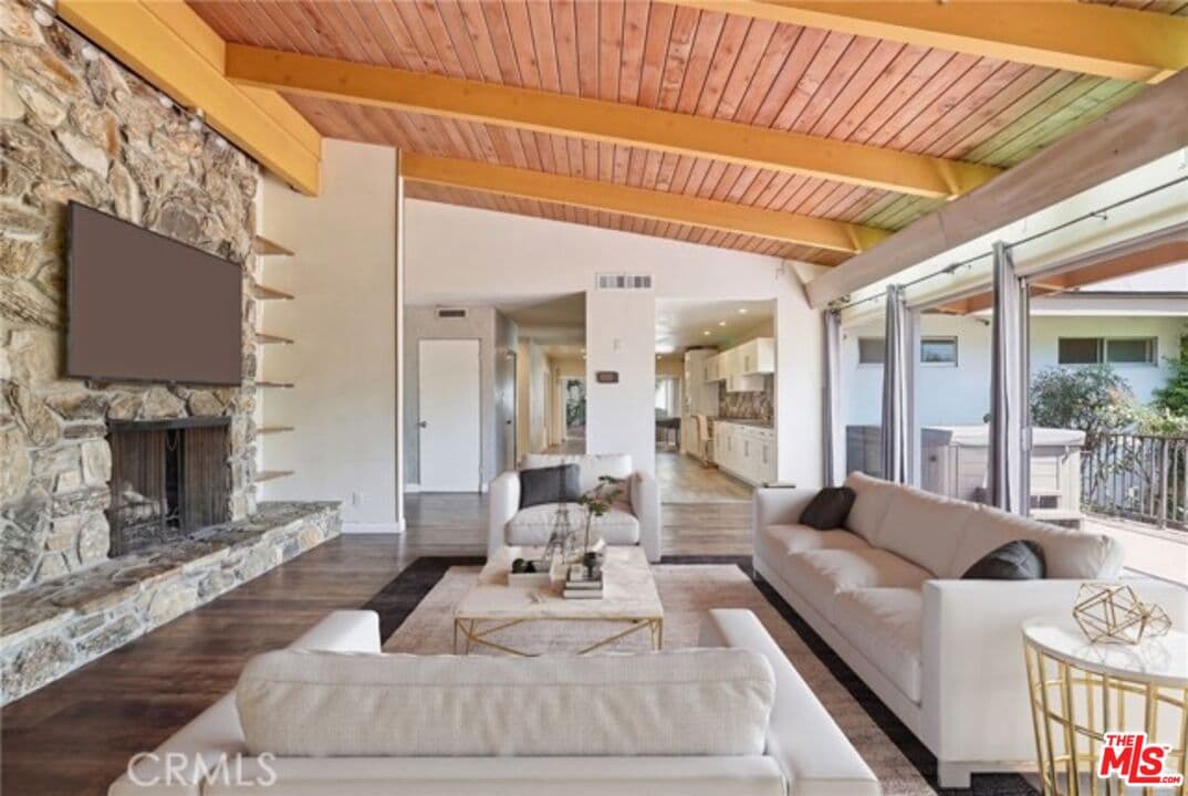 7 bd, 4 ba House in Los Angeles, CA — $13,000/mo — photo 2