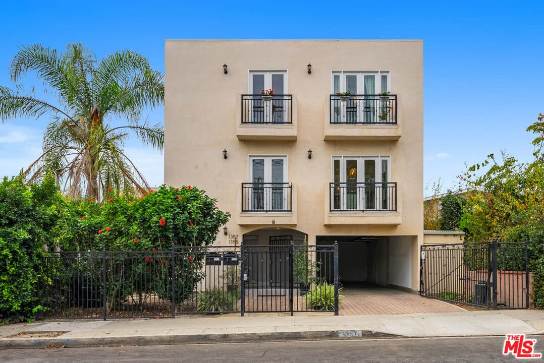 2 bd, 3 ba Condo in Los Angeles, CA — $4,295/mo — photo 1