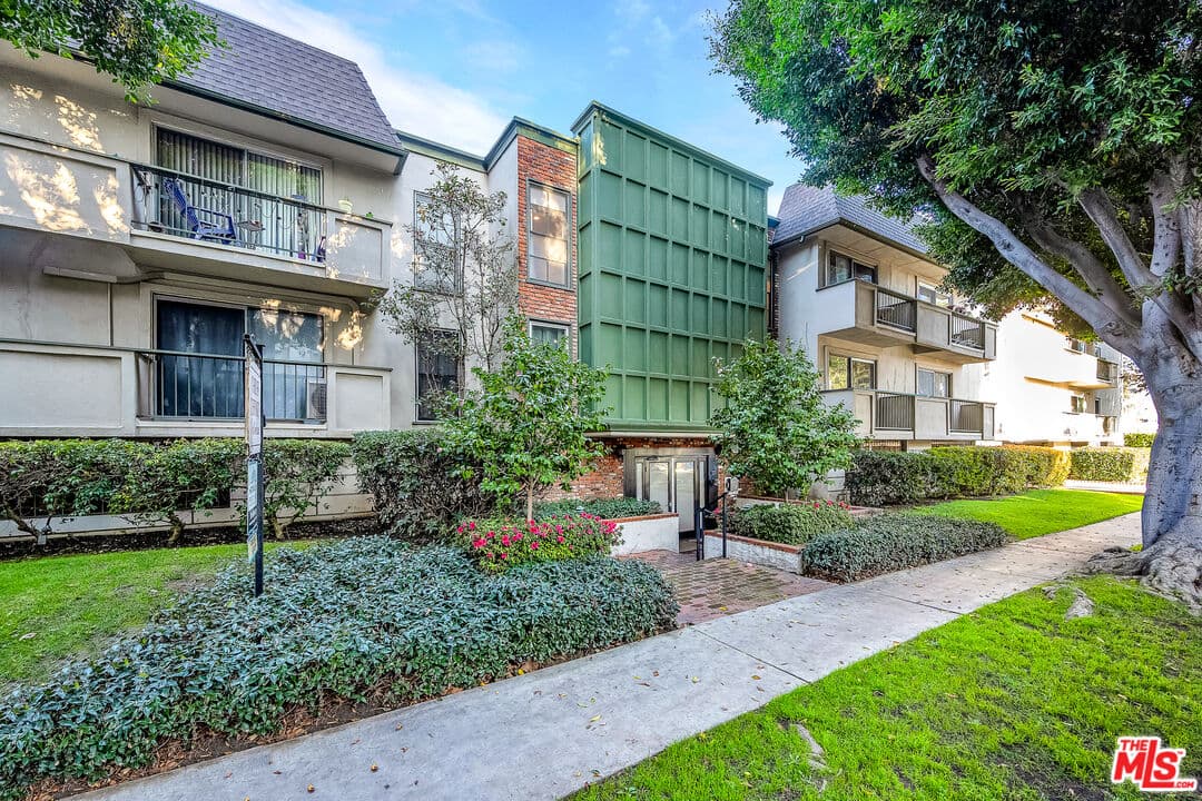 2 bd, 2 ba Condo in Los Angeles, CA — $3,600/mo — photo 2