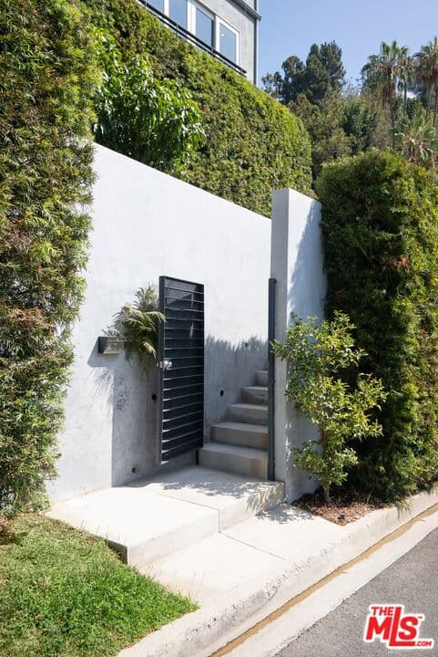 4 bd, 4 ba House in Los Angeles, CA — $17,990/mo — photo 2