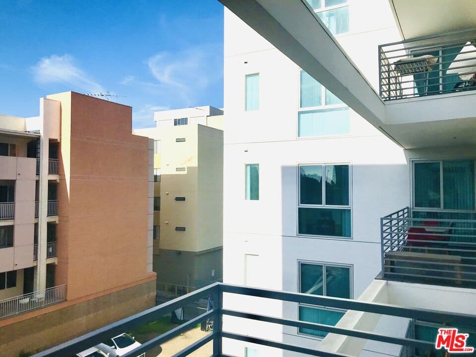 2 bd, 2 ba Apartment in Santa Monica, CA — $4,495/mo — photo 2