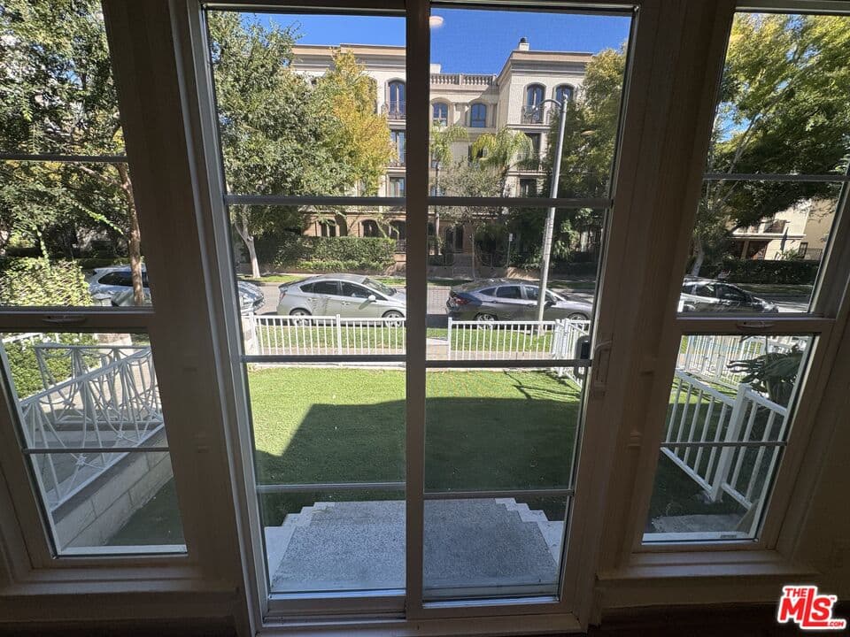 1 bd, 1 ba Apartment in Beverly Hills, CA — $3,500/mo — photo 2