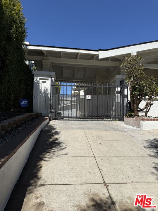 4 bd, 3 ba House in Los Angeles, CA — $7,200/mo — photo 2