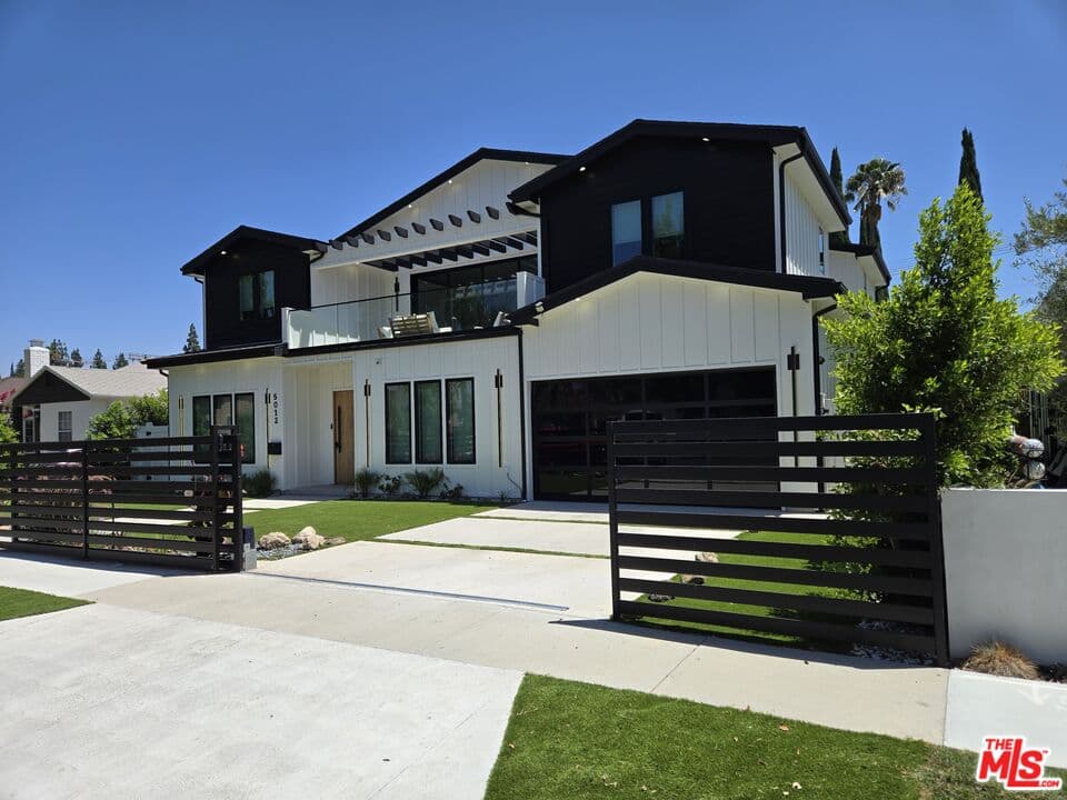 7 bd, 6 ba House in Los Angeles, CA — $17,950/mo — photo 2